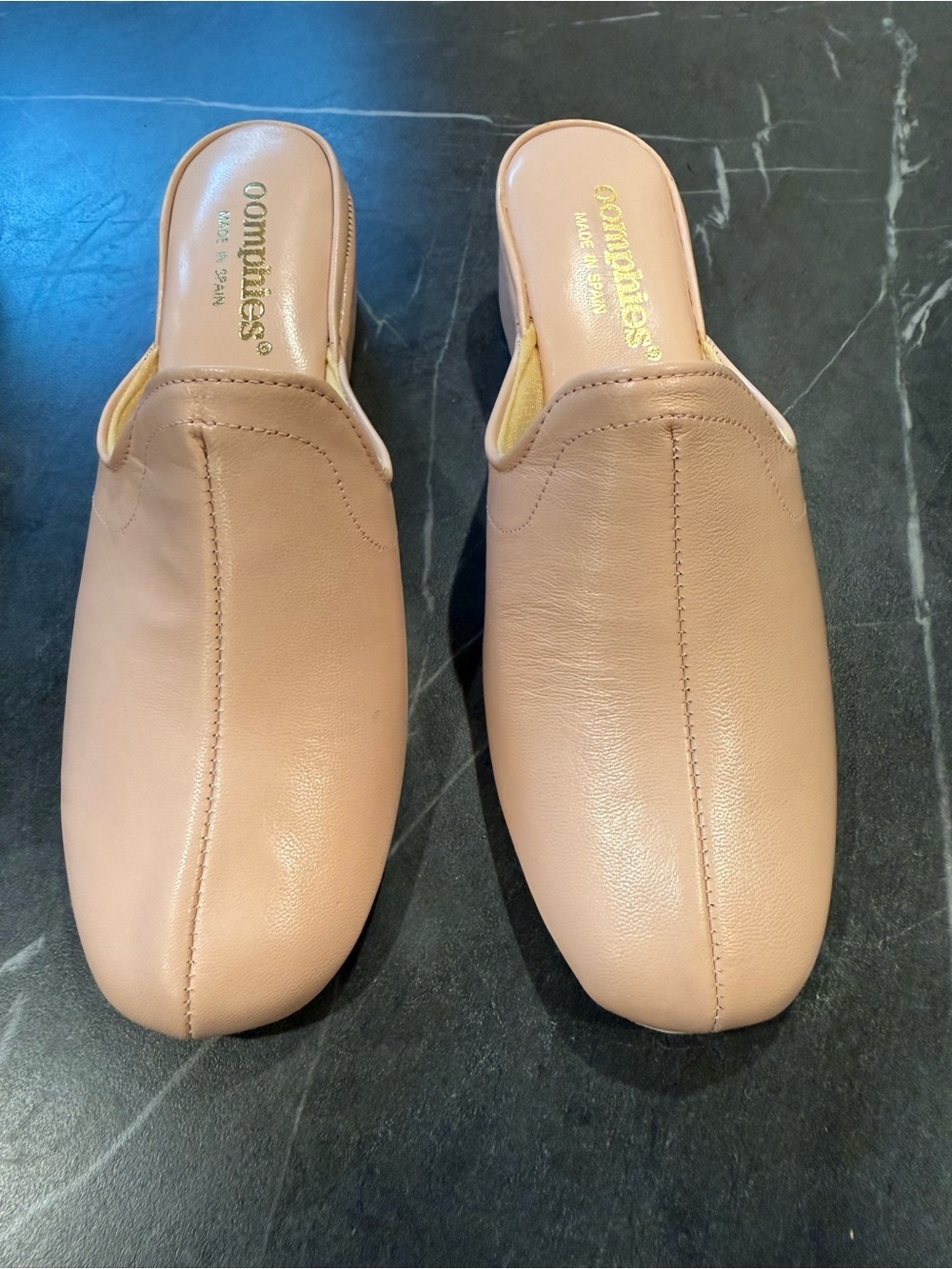 Vintage Oomphies Granada light pink kidskin leather slippers size 9 Narrow